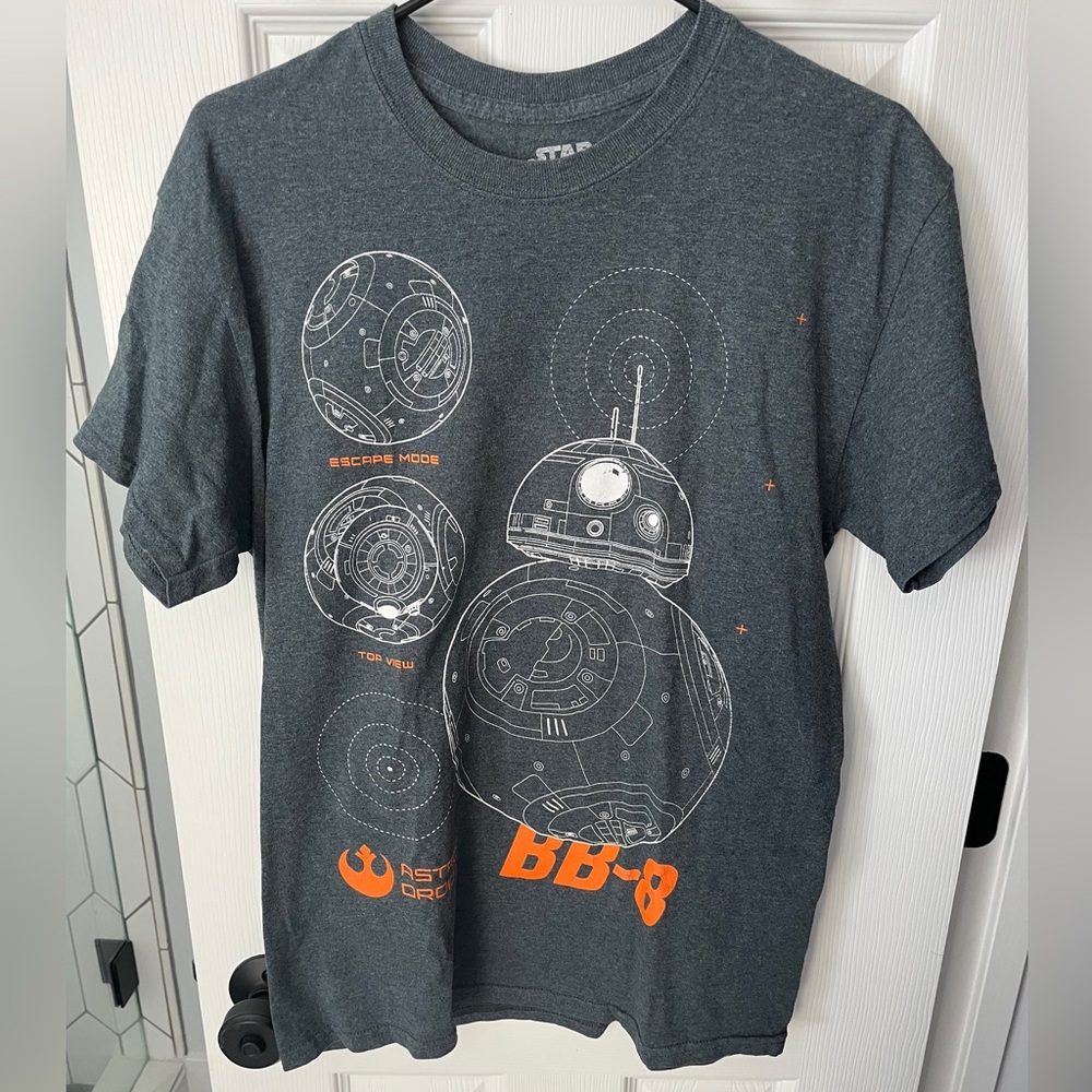 - Men’s size medium Star Wars bb8 Disney tee gray cotton polyester blend